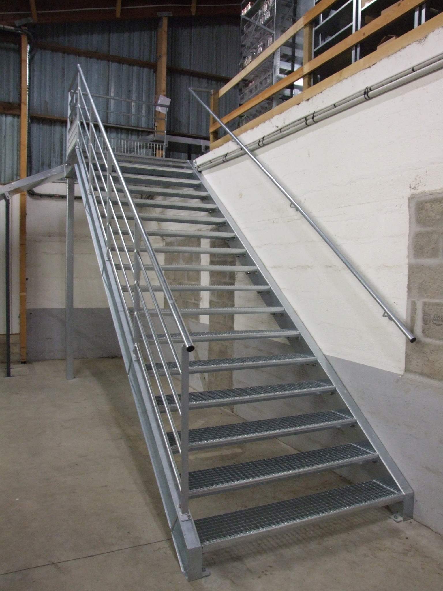 Escalier industriel, double unité de passage avec palier d’a…